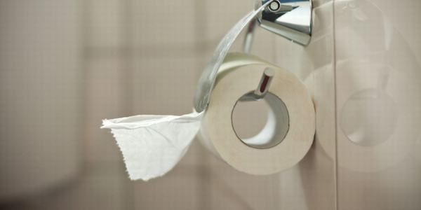 Sự thật ít biết về quá trình cho hóa chất vào giấy vệ sinh: Biết sớm để chọn mua đúng loại
