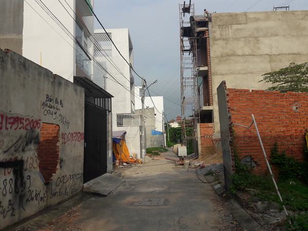 TP Hồ Chí Minh: Dân khổ vì mua đất ở để cất nhà...tạm!