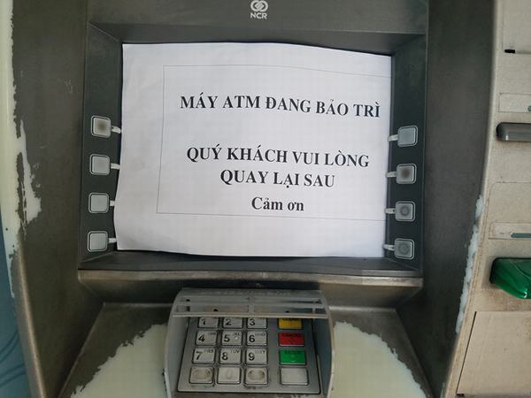 Rút 10 triệu, khách hàng ở Sài Gòn phải đi 10 máy ATM