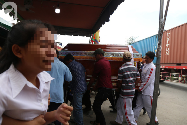 Đẫm nước mắt trong đám tang của cô gái bị người yêu cũ giết rồi phân xác ở Sài Gòn