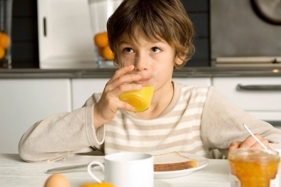 Lý do 'đáng sợ' được khoa học chứng minh nếu uống nước cam sai cách