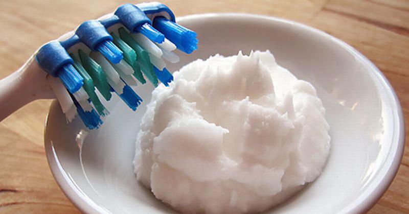 Kem đánh răng từ dầu dừa ngừa sâu và làm trắng răng an toàn, hiệu quả hơn kem thông thường