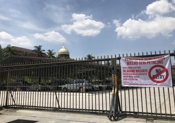 Ổ dịch đền thờ Masjid Jamek Sri Petaling trên địa bàn thủ đô Kuala Lumpur bị đóng cửa từ ngày 12.3 - Ảnh: Straits Times